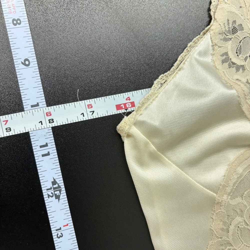 Vintage Women Full Slip Size Small Cream Lace Trim Adjustable Straps Unbranded - Picture 7 of 10